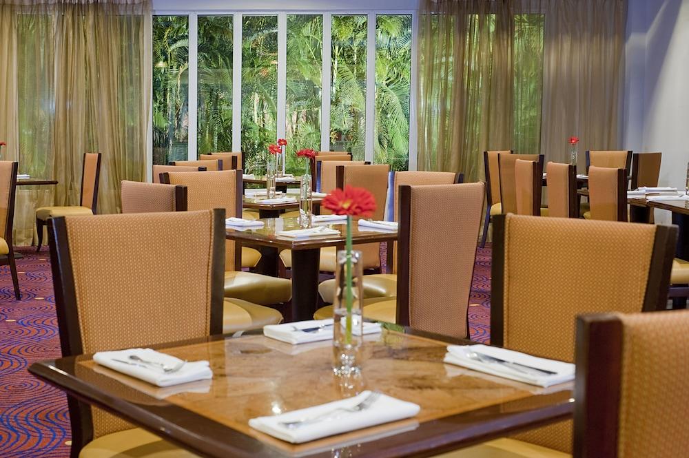 Отель Hodelpa Garden Court Сантьяго-де-лос-Кабальерос Экстерьер фото