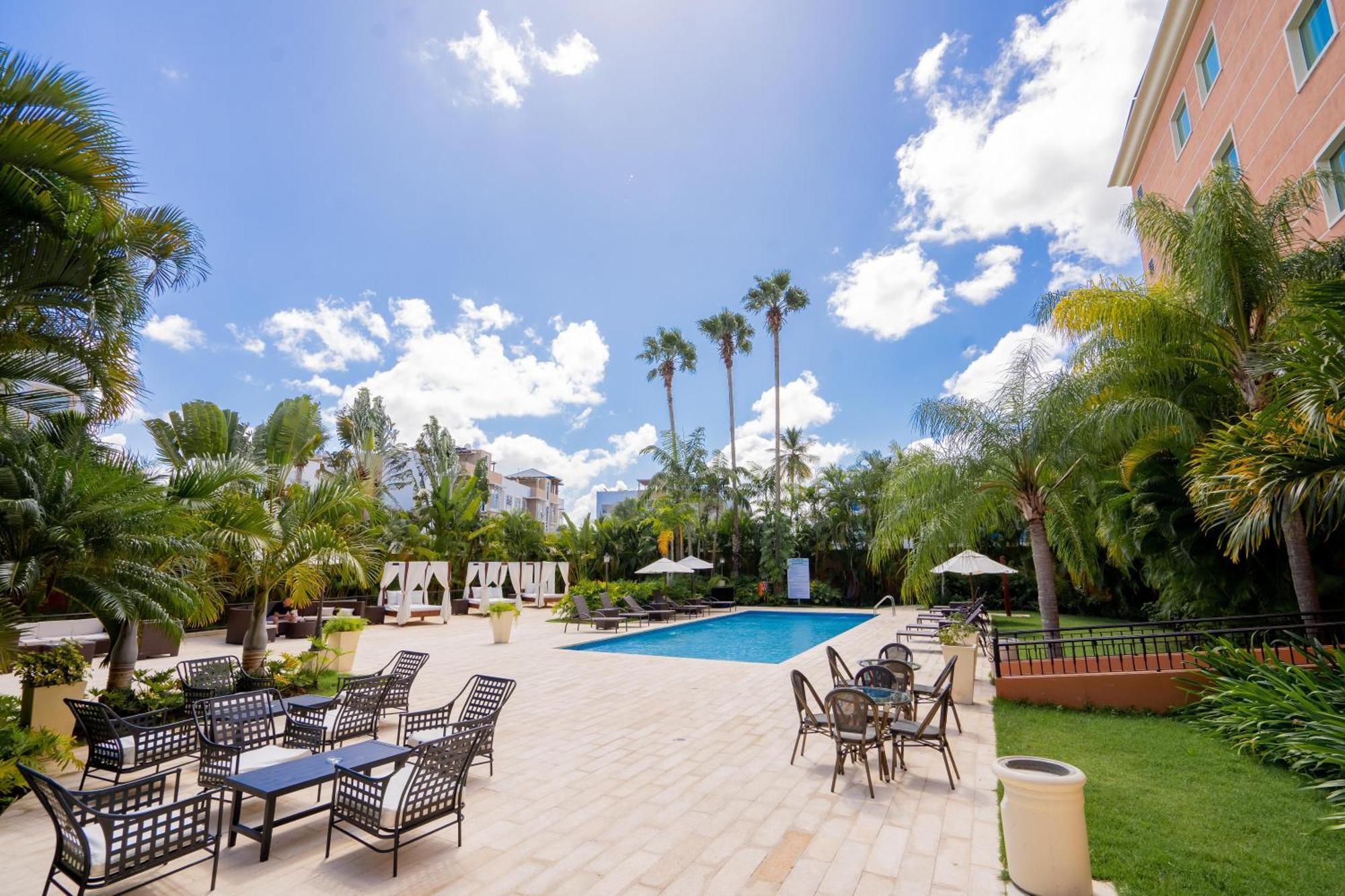 Отель Hodelpa Garden Court Сантьяго-де-лос-Кабальерос Экстерьер фото