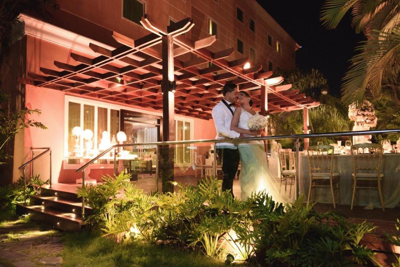 Отель Hodelpa Garden Court Сантьяго-де-лос-Кабальерос Экстерьер фото