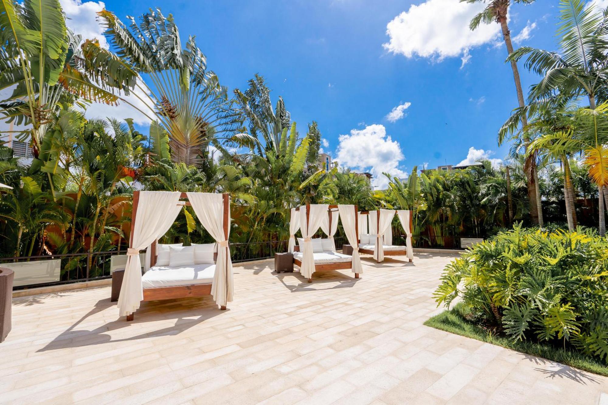 Отель Hodelpa Garden Court Сантьяго-де-лос-Кабальерос Экстерьер фото