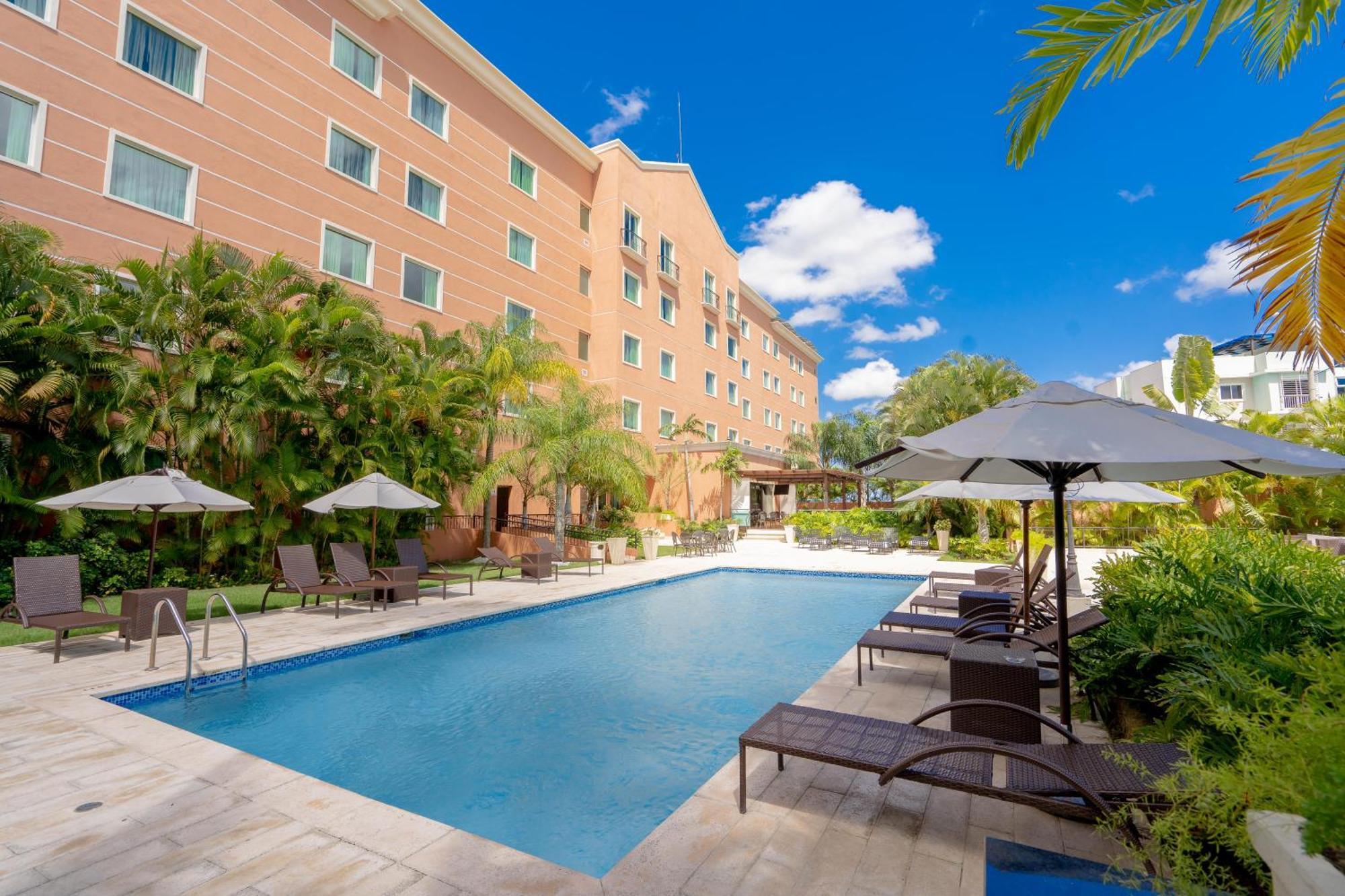 Отель Hodelpa Garden Court Сантьяго-де-лос-Кабальерос Экстерьер фото