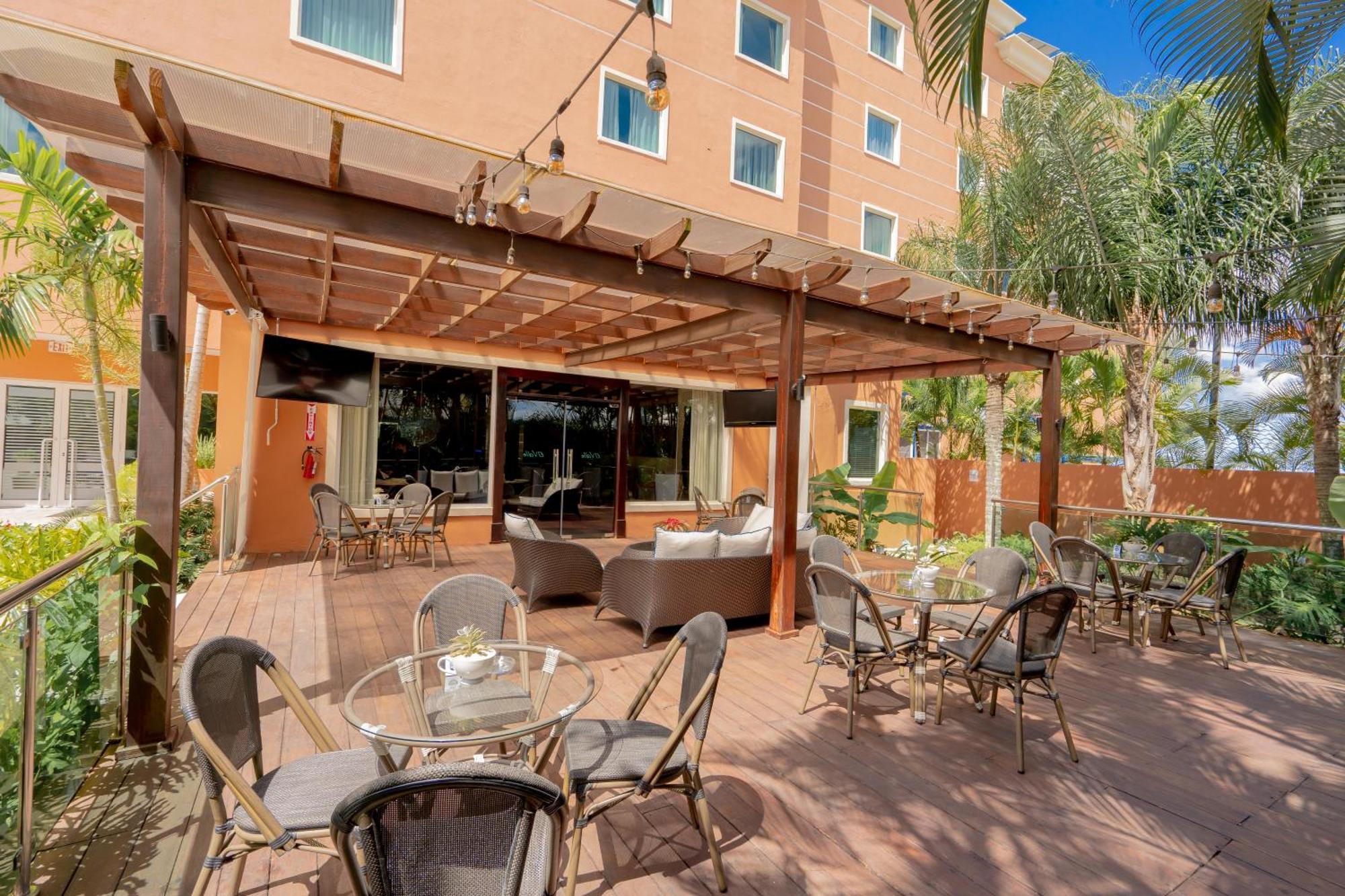 Отель Hodelpa Garden Court Сантьяго-де-лос-Кабальерос Экстерьер фото